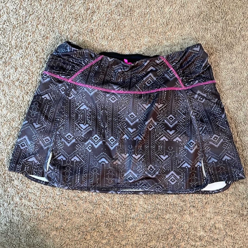 Athleta Sprint Patterned Asphalt Grey Skort